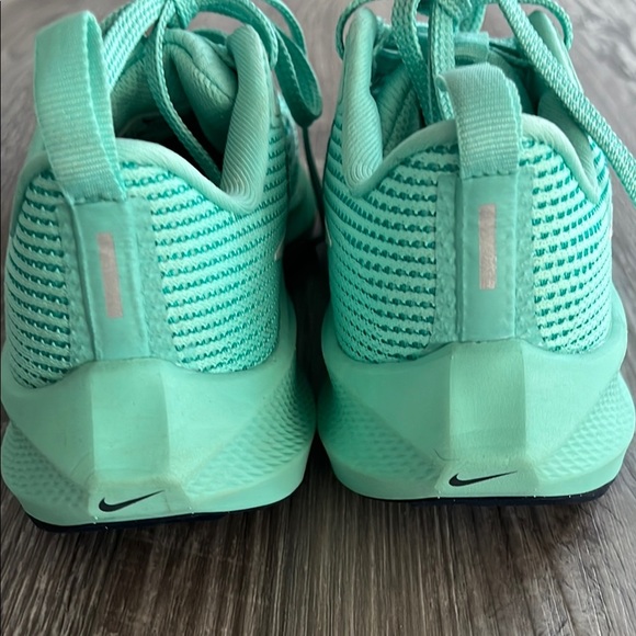 Nike Mint Green Running Shoes - Picture 5 of 10